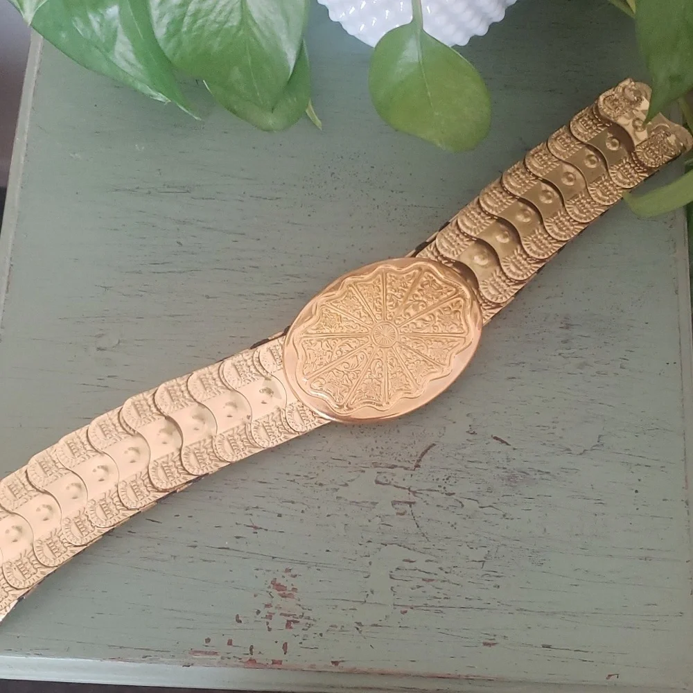 Vintage 80s Gold Floral Western Accordian Chain Stretch Belt